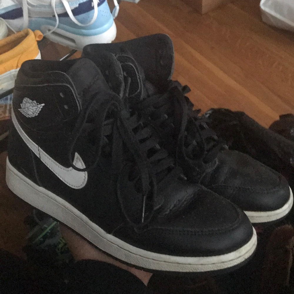 Kids Jordan sneakers size 5